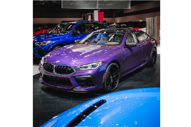 Về khả năng tăng tốc, M8 Gran Coupe có thể bứt tốc lên tới 100 km/h từ vạch xuất phát chỉ trong 3,3 giây trong khi con số này với M8 Competition Gran Coupe là 3,2 giây