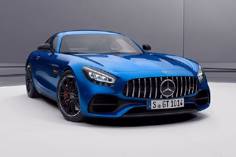 Sau khi trình làng dòng siêu xe Mercedes-AMG GT Black Series 2021, bộ phận hiệu suất cao của Mercedes-Benz đã tiến hành nâng cấp cho dòng GT tiêu chuẩn.