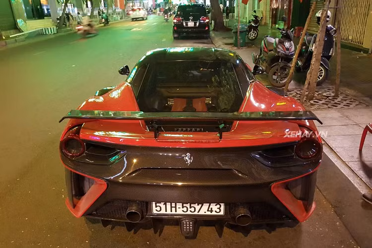 “Trái tim” của chiếc Ferrari 488 GTB độ Mansory và Pogea Racing vẫn là khối động cơ nguyên bản V8, tăng áp kép, dung tích 3,9 lít, sản sinh công suất tối đa 661 mã lực và mô-men xoắn cực đại 760 Nm. Động cơ kết hợp cùng hộp số ly hợp kép 7 tốc độ.Ferrari 488 GTB chỉ mất khoảng thời gian 3 giây để tăng tốc từ vị trí xuất phát lên 100 km/h trước khi đạt vận tốc tối đa 330 km/h.