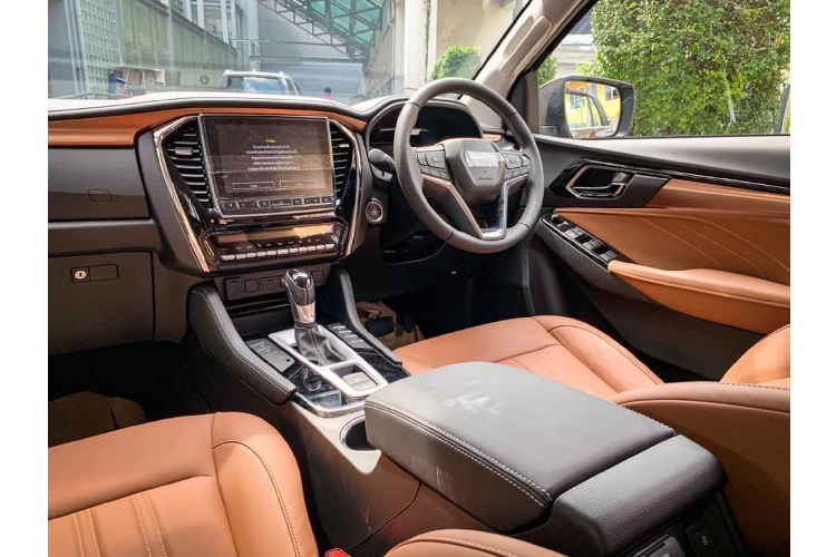 Điểm đáng khen nhất ở Mu-X 2021 chính là nội thất, Isuzu đã thực sự thay đổi để bắt kịp với các đối thủ.