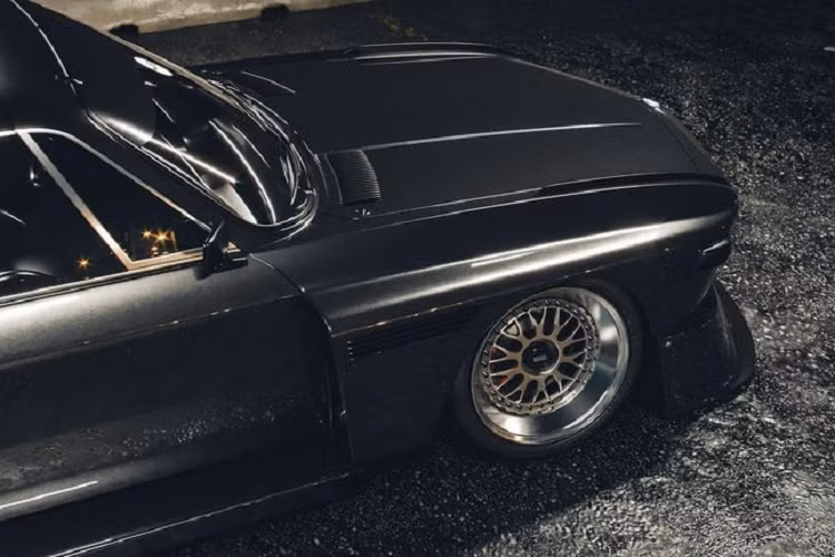 Tại thời điểm đó, mẫu xe này chỉ được sản xuất với số lượng giới hạn 1.256 chiếc trên toàn thế giới và nó mang đầy đủ các điều kiện để có thể tham dự giải đua ETCC danh giá ở châu Âu.