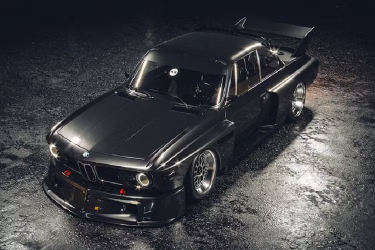 Là một mẫu coupe, do đó BMW Batman chỉ có 2 cửa.