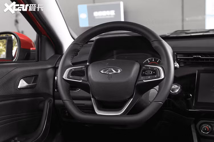 Tiggo 8 Plus là một mẫu SUV cỡ lớn và có đầy đủ 7 chỗ. Theo nhà sản xuất, kích thước của xe là dài 4.722 mm, rộng 1.860 mm, cao 1.745 mm, và trục cơ sở 2.710 mm.