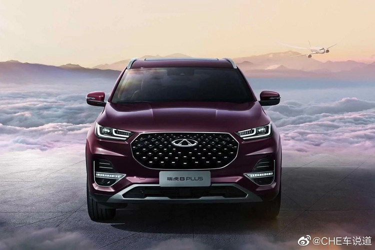 Mẫu xe SUV Chery Tiggo 8 Plus sẽ chính thức ra mắt lần đầu tại Triển lãm Ô tô Bắc Kinh 2020. Nhìn trưc diện đầu xe Chery Tiggo 8 Plus, ta thấy nó có lưới tản nhiệt lớn, đèn pha LED cùng hốc gió phía dưới