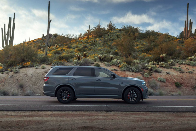 Các điểm nhấn khác của xe gồm hệ thống treo tinh chỉnh thể thao, giảm chấn thích ứng và phanh Brembo. Dodge Durango thế hệ mới được trang bị cùm phanh 6 piston với đĩa phanh cỡ lớn 401 mm (trước) và 351 mm (sau).