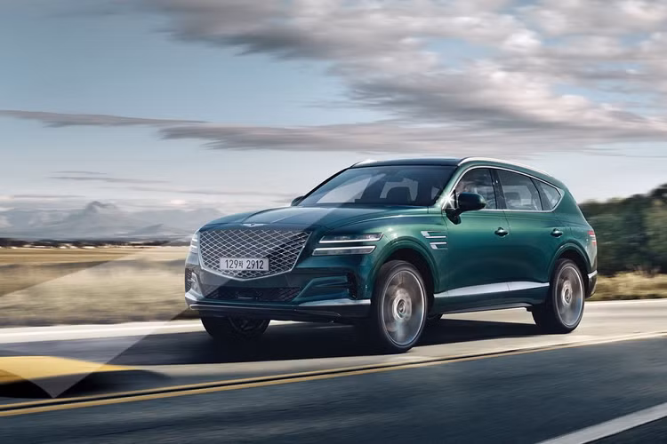  Genesis GV80 2020 mới sẽ ngồi chung mâm với các model G70, G80, và G90 của Genesis. Phiên bản concept đầu tiên của mẫu xe này lộ diện từ năm 2017. Bản sản xuất không khác nhiều concept.