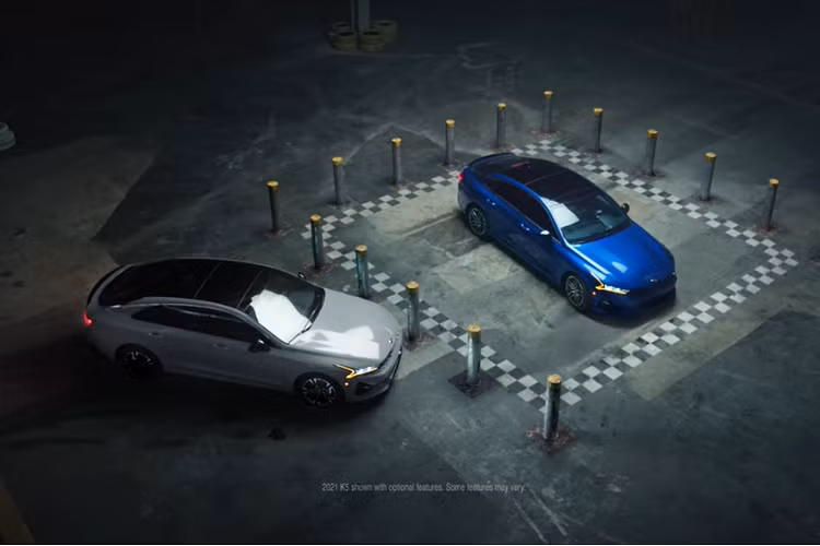 Bên cạnh đó, K5 GT cũng sẽ có ưu thế hơn về giá bán so với BMW 330i, tại thị trường Hàn Quốc giá xe Kia K5 GT 2021 chỉ từ 30.490 USD (khoảng 709,2 triệu đồng), còn một chiếc BMW 330i RWD có giá khởi điểm từ 41.250 USD (khoảng 959,6 triệu đồng).