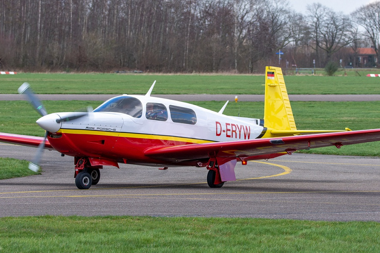 Những năm đầu thập niên 1980, Porsche đã áp dụng động cơ 6 xy-lanh làm mát bằng không khí trên chiếc máy bay của hãng. Mã PFM trong tên gọi của chiếc máy bay là viết tắt của từ Porsche Flugmotoren hoặc ám chỉ cho Porsche Aircraft Engines.