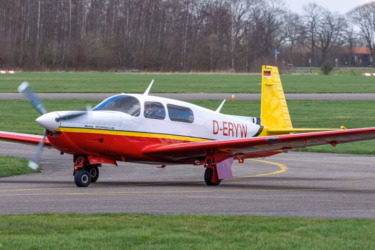 Những năm đầu thập niên 1980, Porsche đã áp dụng động cơ 6 xy-lanh làm mát bằng không khí trên chiếc máy bay của hãng. Mã PFM trong tên gọi của chiếc máy bay là viết tắt của từ Porsche Flugmotoren hoặc ám chỉ cho Porsche Aircraft Engines.