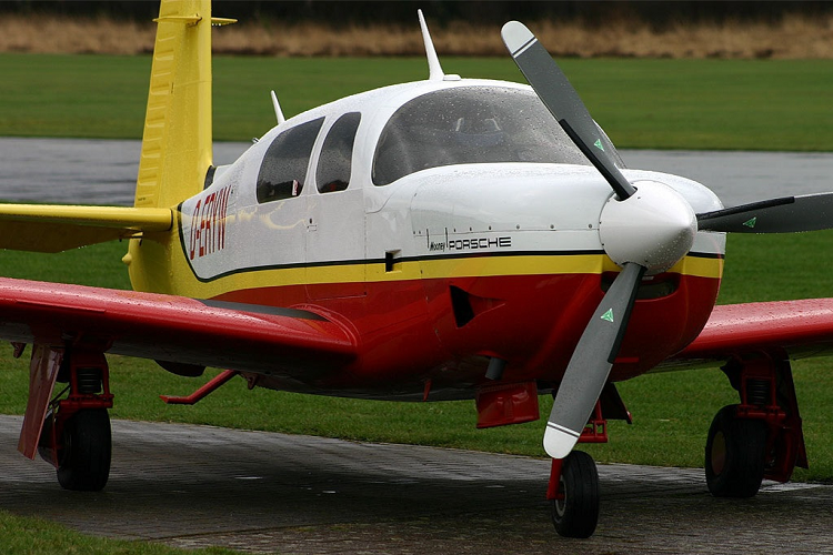 Máy bay Porsche Mooney M20L PFM được ra đời nhằm gây tiếng vang cho động cơ M20 của Porsche. Khối động cơ này cho công suất 217 mã lực, là bản nâng cấp nhẹ cho động cơ Continental trên mẫu máy bay M20K, có công suất 210 mã lực. 