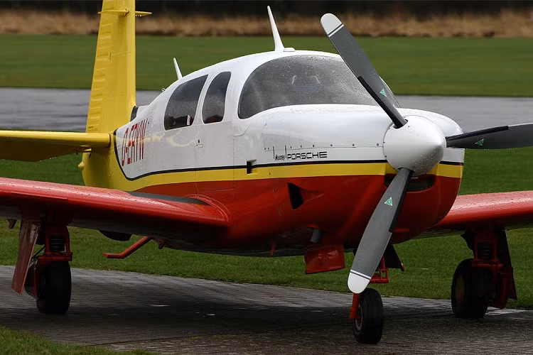 Máy bay Porsche Mooney M20L PFM được ra đời nhằm gây tiếng vang cho động cơ M20 của Porsche. Khối động cơ này cho công suất 217 mã lực, là bản nâng cấp nhẹ cho động cơ Continental trên mẫu máy bay M20K, có công suất 210 mã lực. 