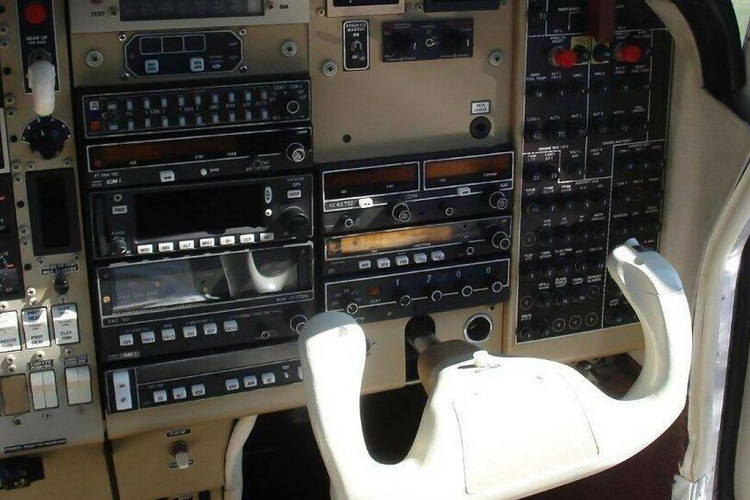 Nhưng chiếc máy bay của Porsche chỉ sử dụng một đòn bẩy điều khiển cho tất cả các chức năng trên, giúp việc cầm lái máy bay đơn giản hơn.