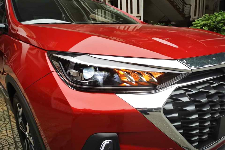 Làm một chút so sánh, kích thước của xe CUV BAIC X55 này gần với với mẫu Hyundai Tucson (DxRxC) lần lượt: 4.475 x 1.850 x 1.645mm và chiều dài cơ sở 2.670 mm, hay mẫu Mazda CX-5 có kích thước lần lượt: 4.550 x 1.840 x 1.680 đi cùng với chiều dài cơ sở 2.700mm.