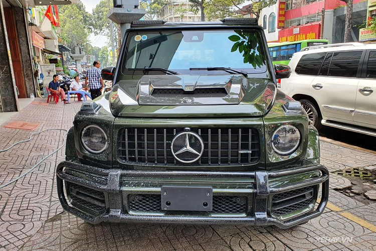 Đối với chiếc SUV hạng sang Mercedes-AMG G63 trong bài viết. Theo tìm hiểu, chiếc xe này được một doanh nghiệp nhập khẩu tư nhân đưa về nước thông qua dạng nhập khẩu trực tiếp từ thị trường Mỹ.