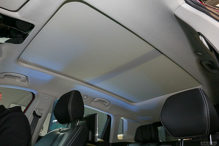 Ngoài ra, mẫu xe còn trang bị hệ thống hỗ lái tân tiến L2, bao gồm 16 tính năng hỗ trợ lái thông minh bao gồm kiểm soát hành trình thích nghi, đỗ xe tự động, phanh khẩn cấp tự động…