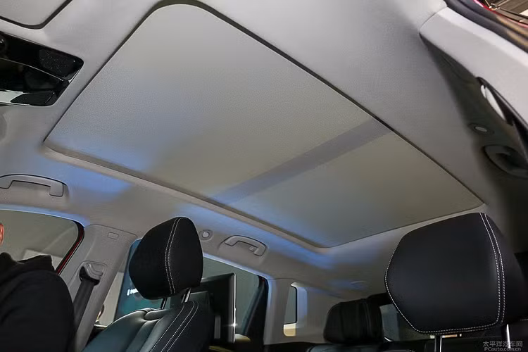 Ngoài ra, mẫu xe còn trang bị hệ thống hỗ lái tân tiến L2, bao gồm 16 tính năng hỗ trợ lái thông minh bao gồm kiểm soát hành trình thích nghi, đỗ xe tự động, phanh khẩn cấp tự động…