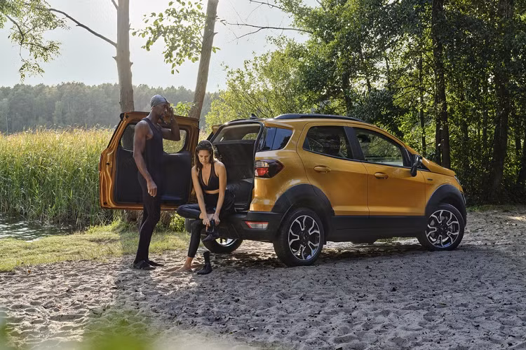 "Khách hàng cho biết họ thích kiểu dáng thể thao và nội thất thực dụng của EcoSport. Do đó, chúng tôi quyết định làm đậm những cá tính này với chiếc EcoSport Active. Với phong cách chắc chắn, EcoSport Active sẽ là lựa chọn thích hợp cho những khách hàng thích phiêu lưu", ông Roelant de Waard, đại diện của Ford châu Âu cho biết.