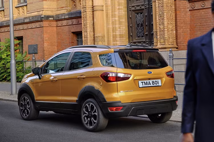 Tại Việt Nam, EcoSport là mẫu xe có doanh số cao trong nhóm SUV đô thị. Xe có 3 phiên bản với giá từ 603 triệu đến 686 triệu đồng. Ford EcoSport là đối thủ của Hyundai Kona, Kia Seltos.