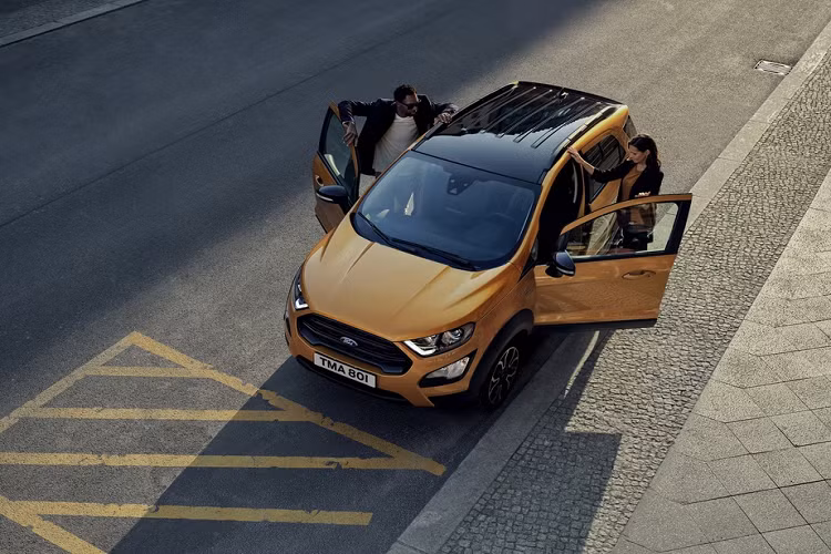 Ford EcoSport Active thế hệ mới sử dụng động cơ tăng áp EcoBoost 1.0L, sản sinh công suất 123 mã lực và mô-men xoắn 200 Nm. Sức mạnh truyền đến trục bánh trước qua hộp số sàn 6 cấp. Theo công bố của Ford, EcoSport Active có mức tiêu thụ nhiên liệu khoảng 5,9-6 lít/100 km.