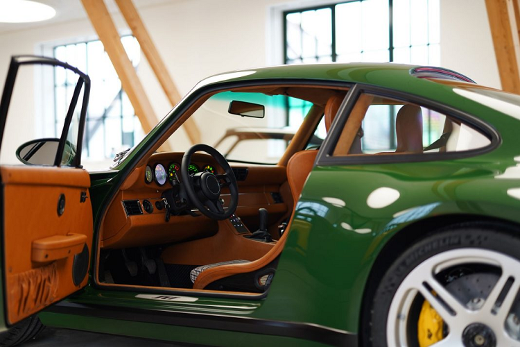 Theo công bố cách đây 2 năm được RUF đưa ra tại Geneva Motorshow, hãng sẽ chỉ sản xuất 15 chiếc SCR. Với số lượng giới hạn như vậy, giá xe RUF SCR 2020 không hề dễ chịu, ở mức 743.525 USD, bằng với ba chiếc Porsche 911 (992) Turbo S vừa được ra mắt cách đây không lâu.