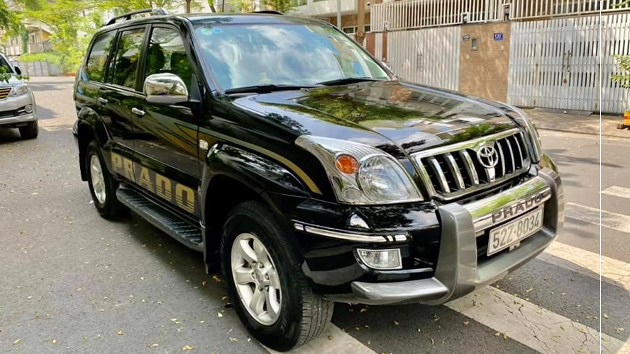 Người bán cho biết, chiếc Toyota Land Cruiser Prado đời 2006 này chỉ mới lăn bánh khoảng 40.000km, đây mà mức ODO khó tin đối với một chiếc SUV máy dầu gần 15 năm tuổi. Nếu thật vậy, có thể nói đây là chiếc Land Cruiser Prado “cọp” hiếm hoi trên thị trường mà hiện tại khách hàng Việt có thể tìm đến để sở hữu.