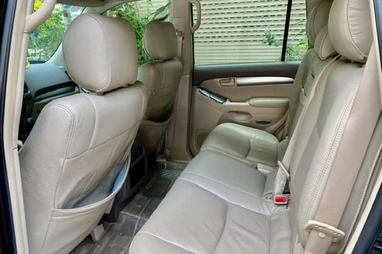 Chiếc Toyota Land Cruiser Prado máy dầu, số sàn này là một gợi ý dành cho người yêu xe Land Cruiser Prado, đang cần một chiếc SUV mang đậm “giá trị cốt lõi”, vận hàng đáng tin cậy và đề cao sự thực dụng.