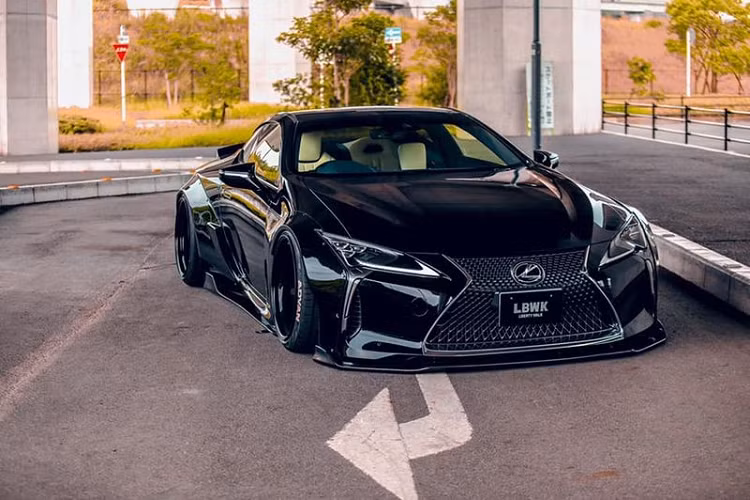 Lexus LC500 gay soc voi goi do Liberty Walk “let dat”