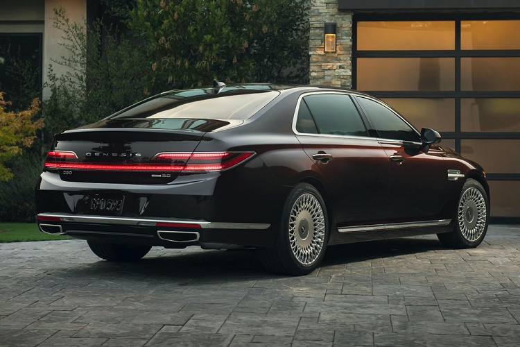 Giá xe Genesis G90 2020 phiên bản cao cấp hơn là G90 5.0 Ultimate được bán ra từ 76.695 USD (tương đương khoảng 1,8 tỷ đồng). 