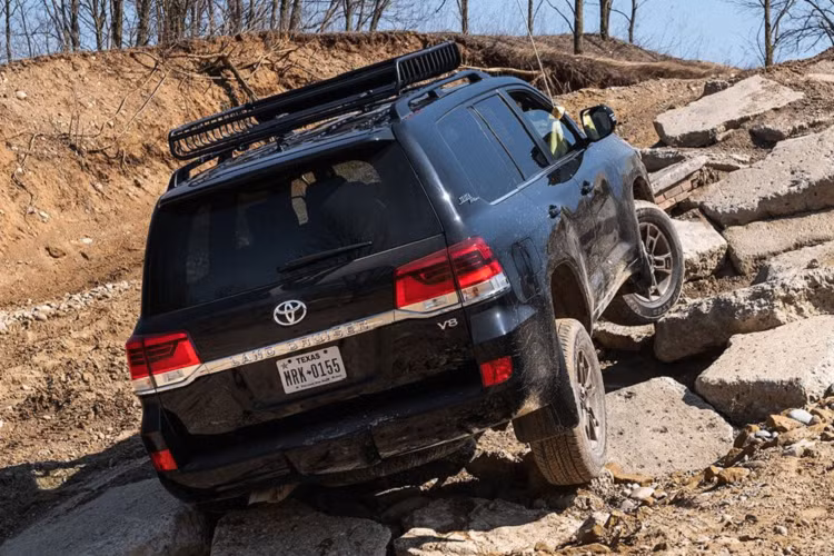 Theo dự đoán, nhiều khả năng Toyota Land Cruiser thế hệ mới sẽ sử dụng động cơ 3.5 tăng áp và 3.5 hybrid.