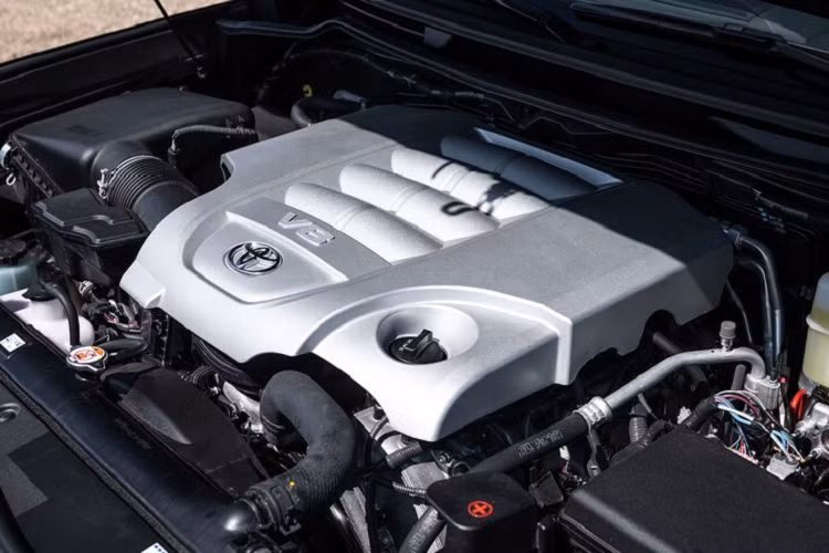 Dù doanh số không cao nhưng các đại lý ước tính rằng, phiên bản hiện tại của Land Cruiser đang là một trong những chiếc xe có lợi nhuận cao nhất của Toyota, dựa trên tuổi đời của sản phẩm và công nghệ đi kèm.