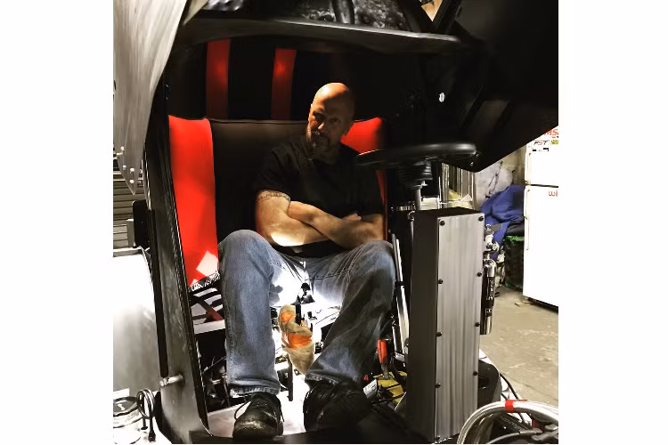 Bohata là người đứng đầu Bohata Design ở Long Island, New York, và anh ấy đã chế tạo chiếc xế độ Medieval One này theo yêu cầu đặc biệt từ một khách hàng ở Florida. Nó đã được hoàn thành trong năm 2017, và cho tới nay, trên đời vẫn không có lấy một chiếc xe tương tự thế. Thậm chí bản thân Bohata cũng tự hào gọi nó là “chiếc xe điên nhất trên thế giới”.