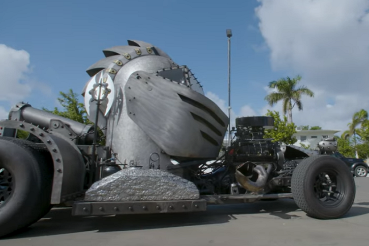 Bởi hình dáng đặc thù, đây không phải là chiếc hot rod nhanh nhất, nhưng đây vốn không phải mục tiêu thực hiện dự án của Bohata. Medieval One được chế tạo để thu hút sự chú ý, để chứng minh những gì có thể thực hiện với kim loại, một kế hoạch cụ thể và một đôi tay khéo léo.