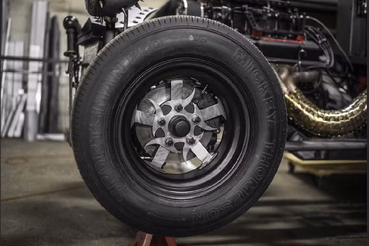 Medieval One đã được chế tạo từ con số không, với Bohata làm việc cật lực từng giờ đồng hồ để tạo nên từng chi tiết. Kết quả, chiếc xe nổi bật với chất lượng chế tạo cao và sự chi tiết lên từng bộ phận, nhưng chủ yếu là bởi nó trông thật dữ tợn và không giống bất cứ gì người ta từng thấy. Bản thân Bohata nói rằng anh ấy có chủ đích làm nên một chiếc xe mà mang trên mình vũ khí trung cổ và trông thật đáng sợ.