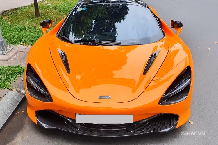 Hiện chưa rõ siêu xe mui trần McLaren 720S Spider này có giá bao nhiêu sau khi về Việt Nam nhưng trước đó, một số đại lý tư nhân đã chào bán mẫu xe này với số tiền lên đến hơn 20 tỷ đồng.