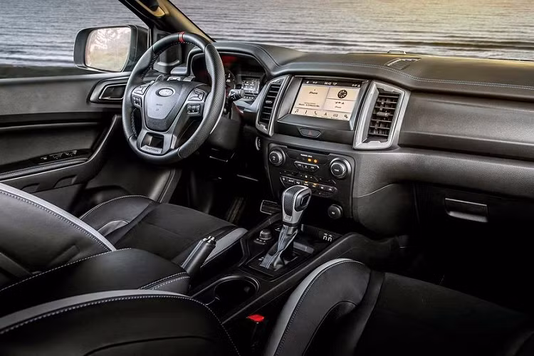 Tuy nhiên, điều đó đã ảnh hưởng tới dự án Ranger Raptor V8 thực hiện bởi nhà độ Úc – Tickford. Trong một báo cáo của Carsguide, đơn vị này tuyên bố sẽ trang bị cho chiếc bán tải một động cơ V8 Siêu nạp, tương tự những gì xuất hiện trên Mustang.