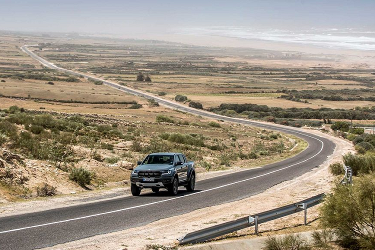 Nhờ bộ Siêu nạp Roush TVS 2,65 lít, sự tinh chỉnh trên ECU, các khe hút gió nâng cấp và hệ thống làm với hiệu quả cao hơn, khối máy này sản sinh công suất tổng hợp 709 mã lực và 828 Nm mô-men xoắn cực đại.