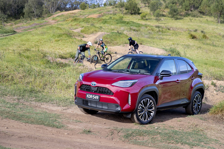 Toyota sẽ mở đặt hàng mẫu xe Yaris Cross 2021 tại Australia từ ngày 2/11. Chiếc SUV cỡ nhỏ có giá từ 19.200 USD (khoảng 444 triệu đồng) cho bản GX, bản GXL và Urban có giá lần lượt là 21.300 USD và 23.500 USD (khoảng 493 đến 544 triệu đồng). Sau khi ra mắt, Toyota Yaris Cross 2021 mới sẽ cạnh tranh với những mẫu SUV cỡ nhỏ như Hyundai Kona, Honda HR-V và Ford EcoSport.