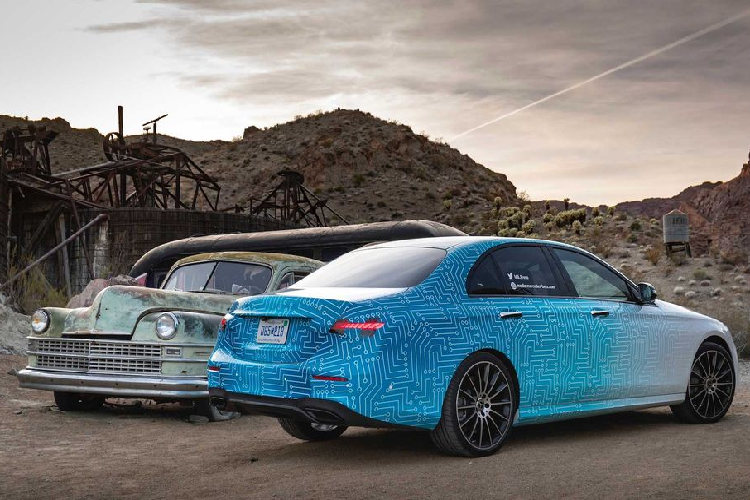 Cuối cùng về kế hoạch ra mắt của Mercedes E-Class facelift mới, hãng xe sang Mercedes hiện vẫn chưa xác nhận về thời điểm của sự kiện này. Tuy nhiên, mẫu sedan hạng sang dự kiến sẽ xuất hiện đầu tiên tại thị trường châu Âu vào mùa hè, sau đó sẽ cập bến các đất nước khác trên thế giới.