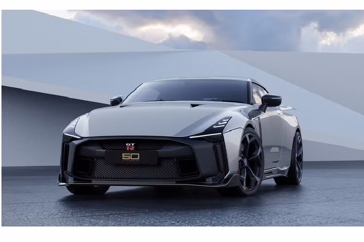 Thông tin trên đến từ dòng trạng thái của Italdesign mới đây trên trang mạng xã hội Twitter. Bỏ qua những thông tin rườm rà về chiếc xe, nhà thiết kế đến từ Ý chỉ đăng tải hình ảnh phần đuôi siêu xe Nissan GT-R50 cùng dòng trạng thái ngắn gọn: “Không cần lời giải thích.”