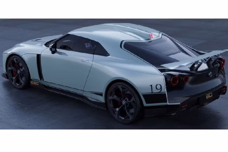 Hiện vẫn chưa rõ về việc có hay không những chiếc GT-R50 còn lại đang tìm chủ nhân mới. Giá siêu xe Nissan GT-R50 khởi điểm ở mức 990.000 Euro (tương đương 24,9 tỷ đồng), chưa bao gồm chi phí thuế và các tùy chọn trên xe. Con số này đắt hơn đáng kể so với chiếc GT-R model 2020 tại thị trường Mỹ với giá bán từ 113.540 USD (2,6 tỷ đồng) hay biến thể cao cấp nhất là NISMO chỉ ở mức 210.740 USD (4,9 tỷ đồng).