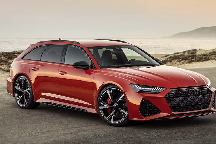 Hãng xe Đức chính thức công bố giá xe Audi RS6 Avant 2021 khởi điểm từ 110.000 USD (tương đương 2,55 tỷ đồng) cho mẫu xe RS6 Avant 2021. Đây là bản cấu hình hiệu năng cao nhất của biến thể A6 dạng wagon, với phần thân xe được kéo dài về phía sau để chứa được nhiều hành lý hơn so với phiên bản sedan quen thuộc.