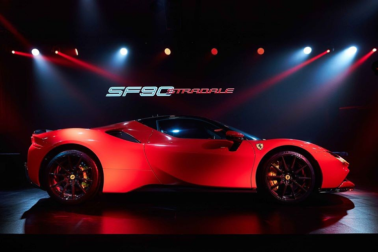 Trong khi siêu phẩm hybrid Ferrari SF90 Stradale vẫn đang chờ ngày đẹp để về Việt Nam thì giới nhà giàu cũng như mê xe ở Thái Lan sẽ sớm được gặp mặt chiếc Ferrari SF90 Stradale qua trạng thái trực tuyến.