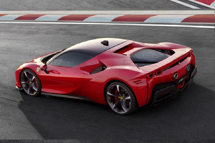 Chế độ Performance sẽ giúp Ferrari SF90 Stradale ưu tiên sử dụng động cơ V8 và cuối cùng là Qualify cho phép xe chạy hết tốc độ, ưu tiên hiệu suất vận hành hơn là việc sạc pin. Ở chế độ Qualify còn giúp mô-tơ điện của Ferrari SF90 Stradale sản sinh công suất tối đa. Giá xe Ferrari SF90 Stradale tại Thái Lan hiện chưa được công bố chính thức.