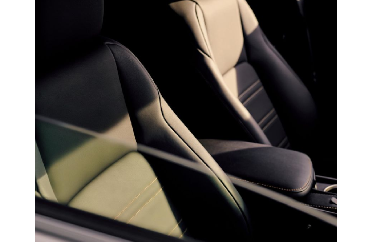 Về giá xe Lexus NX Bronze Edition sẽ được bán ra từ 4.900.000 yên Nhật (khoảng 1,037 tỷ đổng) cho biến thể dẫn động FWD và 5.165.000 yên (1,093 tỷ VNĐ) cho phiên bản AWD.