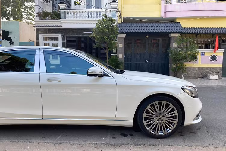Wheelbase của S450L dừng lại ở 3.165mm, còn Maybach S450 là 3.365mm - Một chi tiết dễ dàng phân biệt giữa S và S Maybach