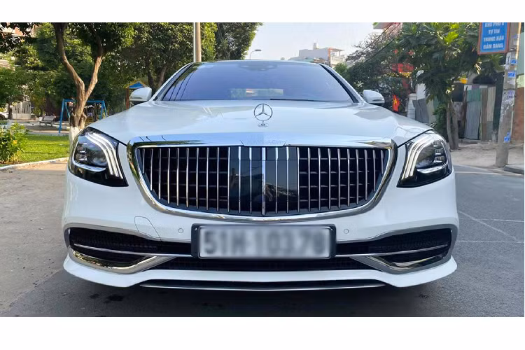 Đặc biệt, ngoại thất xe đã được nâng cấp theo phong cách xe siêu sang Mercedes-Maybach S450 mới bao gồm cản trước, lưới tản nhiệt, mâm mới (20 inch),… để tăng độ thẩm mỹ và sang trọng hơn so với ngoại thất của S450L/S450L Luxury nguyên bản. Trên thực tế, đã có nhiều chủ nhân S-Class lựa chọn nâng cấp ngoại thất Mercedes-Maybach để tăng giá trị &amp; độ thẩm mỹ cho xe.