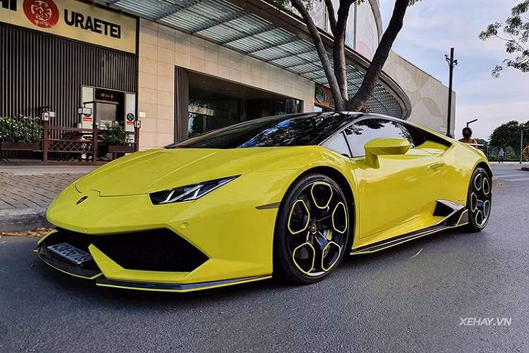  Siêu xe Lamborghini Huracan được xem là kẻ thay thế hoàn hảo cho đàn anh Gallardo. Ngay từ thời điểm ra mắt, Huracan đã tạo ra được nhiều tiếng vang lớn trên toàn thế giới bởi ngoại hình thiết kế tinh tế, đậm chất thể thao, khả năng vận hành vô song, quan trọng nhất, doanh số bán hàng của Huracan khiến các hãng siêu xe khác phải ao ước.