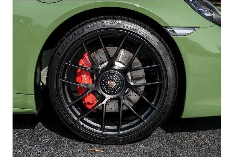 Tình trạng xe gần như ở mức hoàn hảo như một chiếc xe mới với số ODO chạy lướt chỉ mới 53km. Khách hàng sẽ phải bỏ ra 149.900 USD (gần 3,5 tỷ đồng) để sở hữu phiên bản có 1 không 2 này.