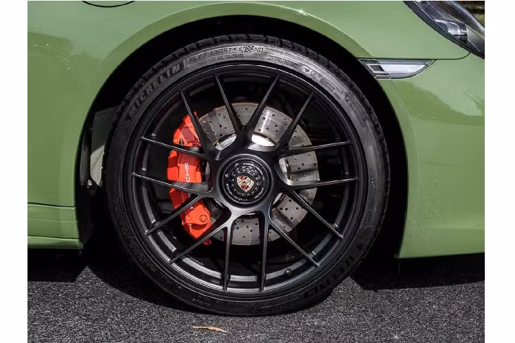 Tình trạng xe gần như ở mức hoàn hảo như một chiếc xe mới với số ODO chạy lướt chỉ mới 53km. Khách hàng sẽ phải bỏ ra 149.900 USD (gần 3,5 tỷ đồng) để sở hữu phiên bản có 1 không 2 này.