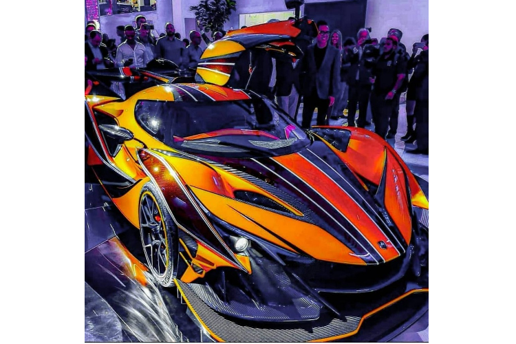 Sau chiếc siêu xe Apollo Intensa Emozione "Golden Dragon" của một đại gia Malaysia mua, chiếc Apollo Intensa Emozione thứ 2 đã lộ diện với tên gọi Orange Dragon. Nghe cái tên cũng rõ chiếc siêu xe Apollo Intensa Emozione Orange Dragon có ngoại thất sơn màu cam rực rất nổi bật.